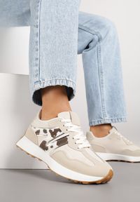 Renee - Czarno-Białe Sneakersy Ozdobione Geometrycznym Motywem Rilameia. Okazja: na co dzień. Kolor: czarny. Materiał: jeans. Wzór: aplikacja, geometria. Sezon: wiosna, lato
