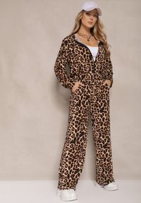 Renee - Brązowy Komplet Dresowy w Panterkowy Print Bluza i Spodnie o Szerokim Kroju Edilanea. Kolor: brązowy. Materiał: dresówka. Wzór: nadruk #5