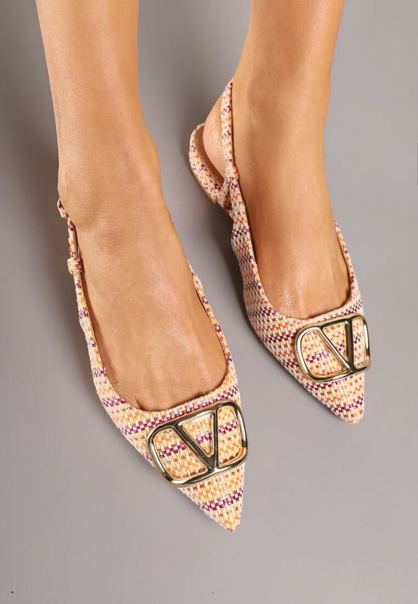 Renee - Pomarańczowe Sandały Slingback z Tweedowymi Zdobieniami i Metaliczną Aplikacją Elanovea. Okazja: na co dzień. Zapięcie: pasek. Kolor: pomarańczowy. Materiał: jeans. Wzór: aplikacja. Obcas: na obcasie. Styl: elegancki, casual. Wysokość obcasa: niski