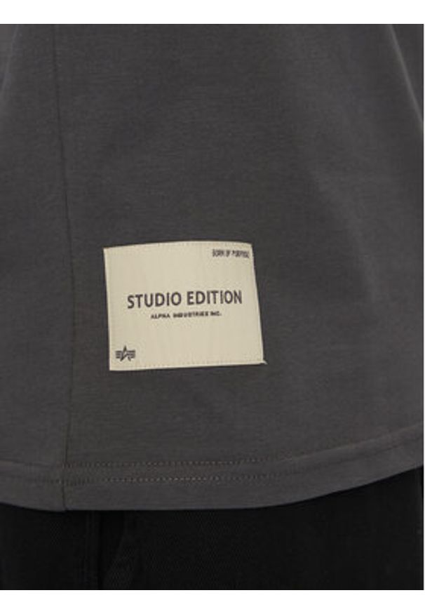 Alpha Industries T-Shirt Studio Edition 156550 Szary Relaxed Fit. Kolor: szary. Materiał: bawełna