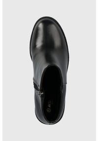 Answear Lab botki damskie kolor czarny na słupku. Nosek buta: okrągły. Kolor: czarny. Materiał: guma. Obcas: na słupku. Styl: wakacyjny. Wysokość obcasa: średni #3