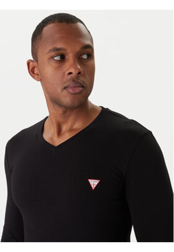 Guess Longsleeve M2YI08 J1314 Czarny Slim Fit. Kolor: czarny. Materiał: bawełna. Długość rękawa: długi rękaw