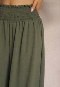 Renee - Ciemnozielone Spodnie High Waist z Szerokimi Nogawkami i Gumką w Pasie Risabessa. Okazja: na co dzień. Stan: podwyższony. Kolor: zielony. Styl: elegancki, casual