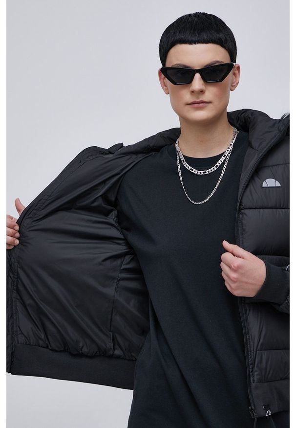 Ellesse - Kurtka. Okazja: na co dzień. Kolor: czarny. Materiał: futro. Styl: casual