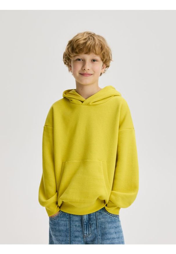 Reserved - Bluza oversize z kapturem - jasnożółty. Typ kołnierza: kaptur. Kolor: żółty. Materiał: dzianina, bawełna