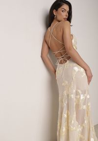 Born2be - Beżowa Koktajlowa Sukienka Siateczkowa z Odkrytymi Plecami z Wiązaniem Cezelle. Kolor: beżowy. Materiał: materiał. Wzór: aplikacja, kwiaty. Styl: wizytowy #8