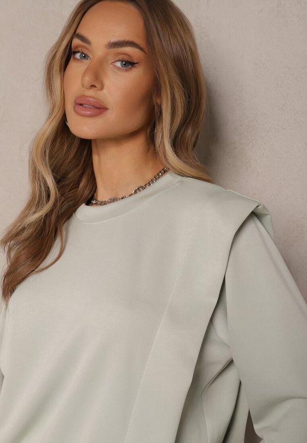 Renee - Jasnozielona Bluza z Wiskozą z Szerokimi Ramionami Alioris. Okazja: na co dzień. Kolor: zielony. Materiał: wiskoza. Styl: elegancki, casual