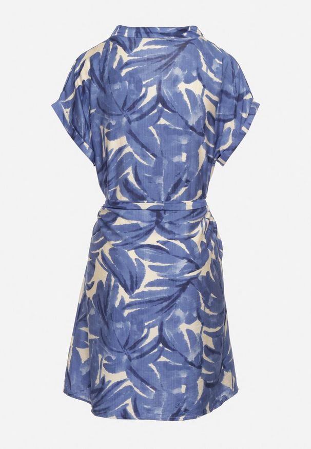 Born2be - Niebieska Pudełkowa Sukienka z Dekoltem w Serek o Roślinnym Wzorze z Paskiem w Talii Resevia. Okazja: na co dzień, na spacer. Typ kołnierza: dekolt w serek. Kolor: niebieski. Długość rękawa: krótki rękaw. Sezon: lato. Typ sukienki: proste. Styl: casual, elegancki, wizytowy