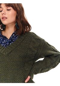 TOP SECRET - Sweter długi rękaw damski luźny. Typ kołnierza: dekolt w serek. Kolor: zielony. Materiał: jeans. Długość rękawa: długi rękaw. Długość: długie. Sezon: wiosna #8