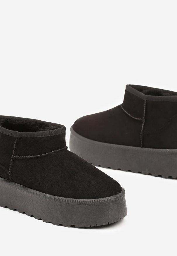 Born2be - Czarne Śniegowce na Grubej Podeszwie z Ozdobnymi Przeszyciami Vilabira. Okazja: na co dzień. Kolor: czarny. Materiał: wełna. Sezon: zima. Styl: casual, elegancki