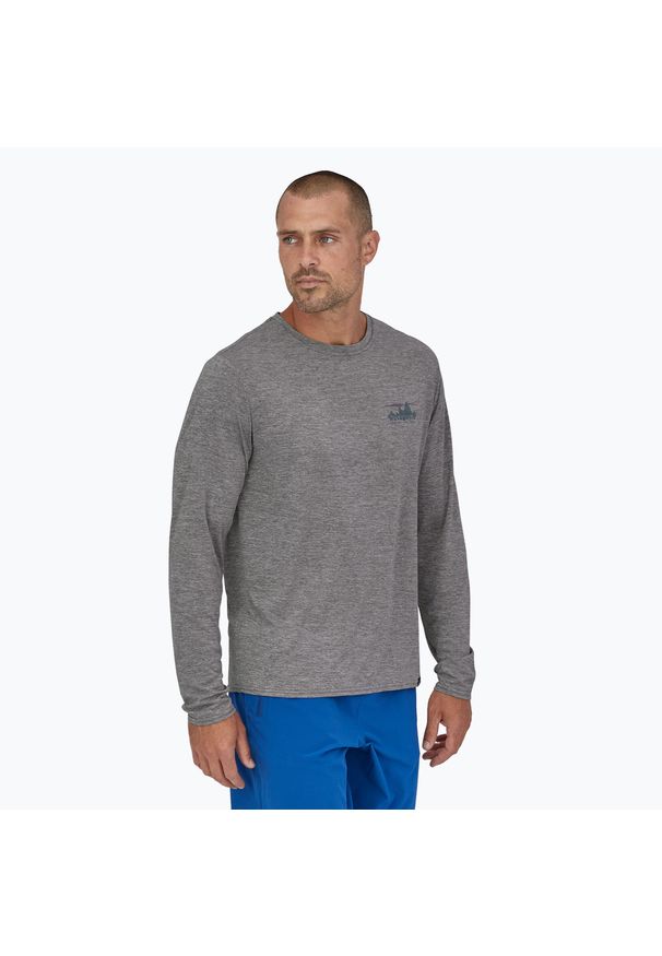 Longsleeve męski Patagonia Cap Cool Daily Graphic Shirt 73 skyline/feather. Kolor: szary. Długość rękawa: długi rękaw