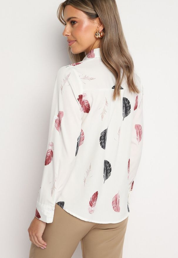 Born2be - Biała Koszula z Dodatkiem Bawełny w Piórka z Regulowanymi Rękawami Meritania. Kolor: biały. Materiał: bawełna. Wzór: aplikacja. Styl: klasyczny