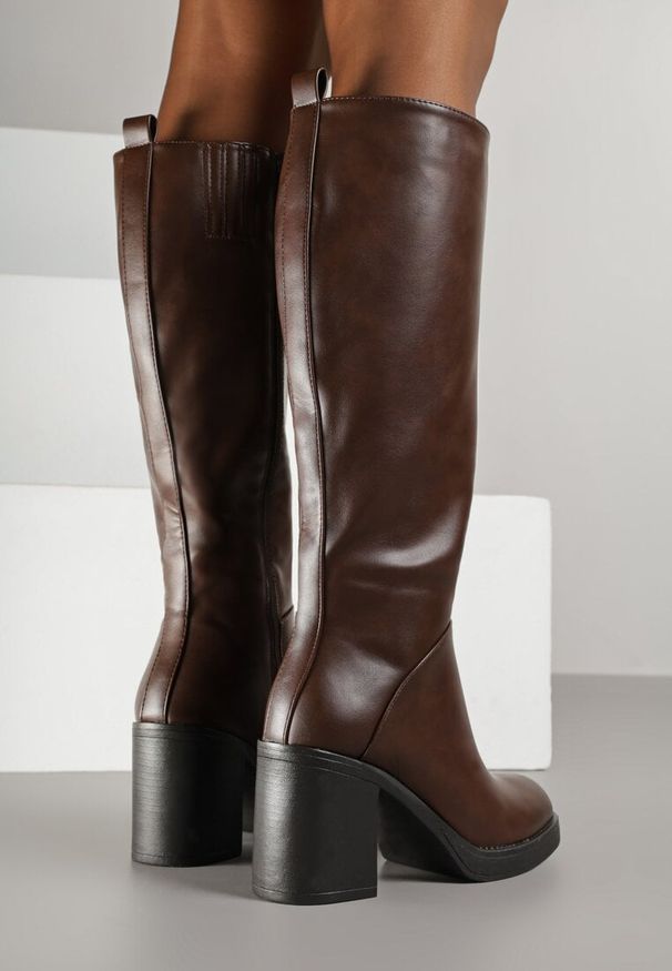 Born2be - Brązowe Kozaki na Obcasie pod Kolano Candrie. Okazja: na co dzień. Kolor: brązowy. Obcas: na obcasie. Styl: klasyczny, casual. Wysokość obcasa: średni