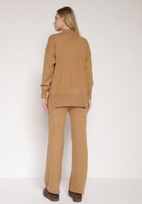 Born2be - Beżowy Klasyczny Dzianinowy Komplet z Wiskozą Szerokie Spodnie i Sweter Półgolf Reillena. Kolor: beżowy. Materiał: dzianina, wiskoza #2