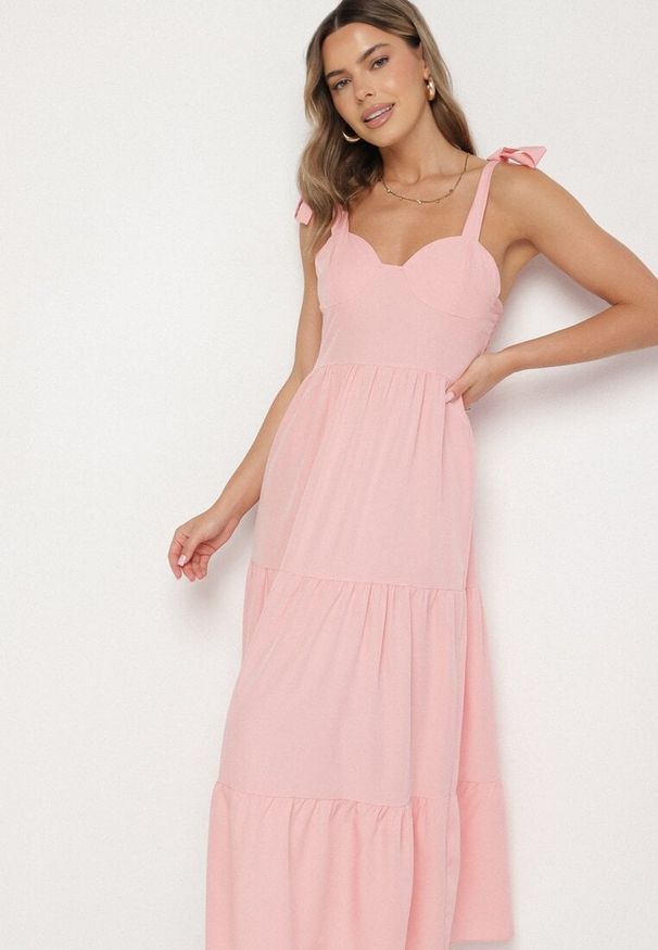 Born2be - Różowa Rozkloszowana Sukienka z Wiskozą Ozdobiona Wiązaniem na Ramiączkach Meravessa. Okazja: na spacer. Kolor: różowy. Materiał: wiskoza. Długość rękawa: na ramiączkach. Wzór: aplikacja