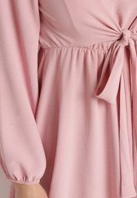 Born2be - Różowa Sukienka Rozkloszowana z Gumką w Pasie Selnaedo. Okazja: na randkę. Kolor: różowy. Materiał: tkanina. Długość rękawa: długi rękaw. Wzór: gładki. Styl: klasyczny #7
