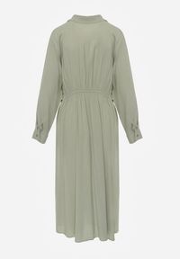 Renee - Zielona Koszulowa Sukienka z Wiskozy z Asymetrycznym Drapowaniem i Guzikiem Hetasa. Okazja: na co dzień. Kolor: zielony. Materiał: wiskoza. Długość rękawa: długi rękaw. Typ sukienki: asymetryczne, koszulowe. Styl: casual, elegancki #5