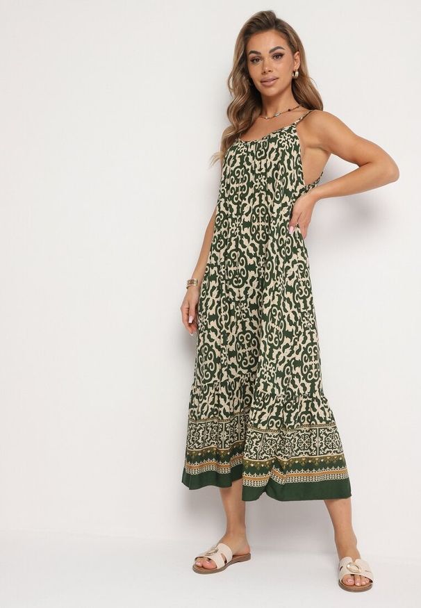 Born2be - Ciemnozielona Bawełniana Sukienka o Rozkloszowanym Kroju na Cienkich Ramiączkach Nellarra. Kolor: zielony. Materiał: bawełna. Długość rękawa: na ramiączkach. Sezon: lato. Styl: elegancki