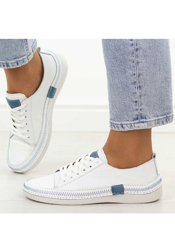 Biało nieb. skórzane półbuty damskie T.Sokolski 8260. Okazja: na co dzień. Nosek buta: okrągły. Zapięcie: sznurówki. Kolor: biały. Materiał: skóra. Szerokość cholewki: normalna. Sezon: jesień, wiosna. Styl: sportowy, klasyczny, casual, elegancki