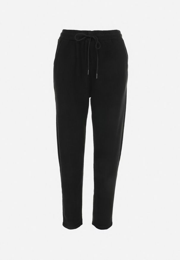 Born2be - Czarne Spodnie Dresowe Esani. Okazja: na co dzień, na spacer. Kolor: czarny. Materiał: dresówka. Długość: długie. Sezon: zima, wiosna. Styl: casual, elegancki