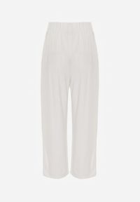 Born2be - Białe Spodnie z Eleganckimi Zakładkami i Nogawkami o Długości 3/4 Dorasea. Okazja: do pracy, na co dzień. Kolekcja: plus size. Kolor: biały. Styl: elegancki #2