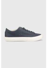 TOMMY HILFIGER - Tommy Hilfiger tenisówki TH HI VULC STREET LOW męskie kolor granatowy FM0FM04688. Nosek buta: okrągły. Kolor: niebieski. Materiał: materiał, włókno, guma. Styl: street