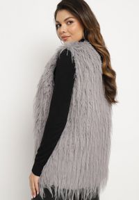 Born2be - Szara Kamizelka Futrzana ze Wsuwanymi Kieszeniami Venzira. Okazja: na co dzień. Kolor: szary. Materiał: futro. Wzór: aplikacja. Styl: casual, elegancki #7