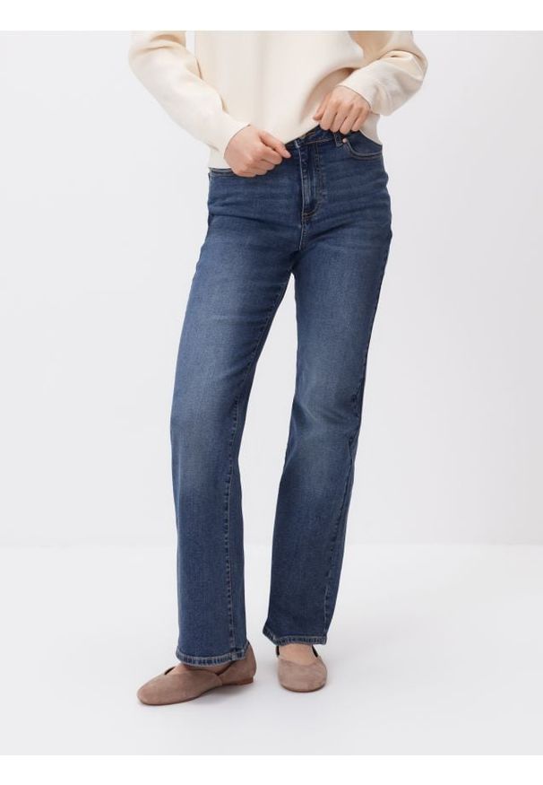Reserved - Jeansy flare - niebieski. Kolor: niebieski