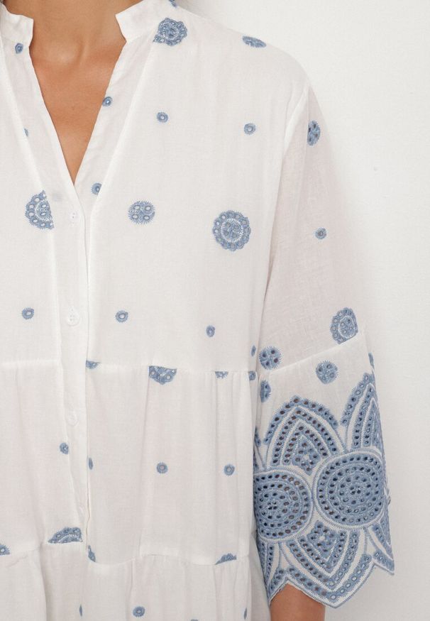 Born2be - Biała Bawełniana Sukienka Pudełkowa ze Wzorem Etno Rallea. Okazja: na co dzień. Kolor: biały. Materiał: bawełna. Styl: etno