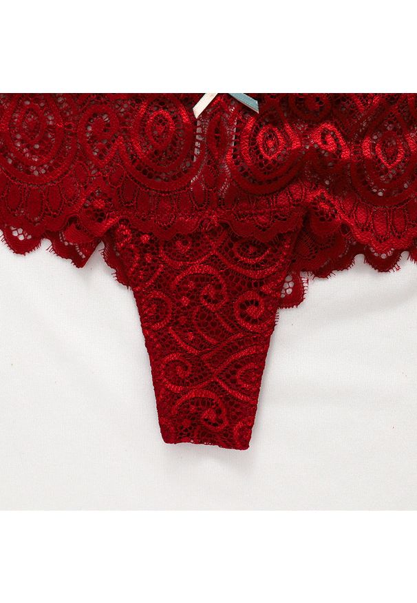 Intica - Stringi koronkowe z szerokim pasem na co dzień i okazje Chandrima. Kolor: beżowy. Materiał: koronka. Wzór: koronka