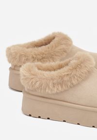 Born2be - Ciemnobeżowe Śniegowce na Grubej Podeszwie z Niską Cholewką i Futerkiem Sewone. Okazja: na co dzień. Wysokość cholewki: przed kostkę. Kolor: beżowy. Materiał: futro. Szerokość cholewki: normalna. Styl: klasyczny, casual, elegancki #3