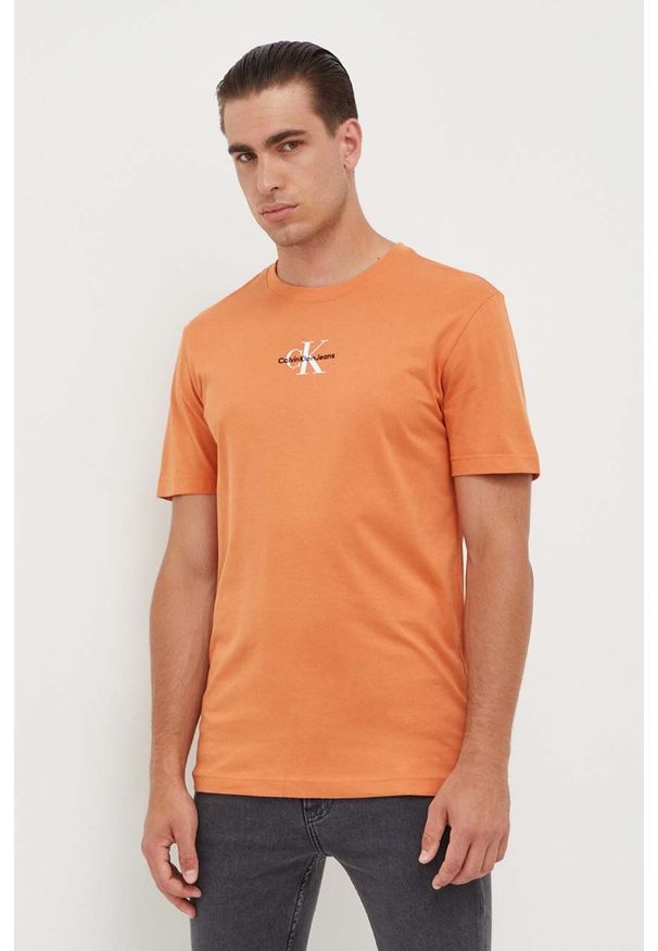 Calvin Klein Jeans t-shirt bawełniany kolor pomarańczowy z nadrukiem. Kolor: pomarańczowy. Materiał: bawełna. Wzór: nadruk. Styl: klasyczny