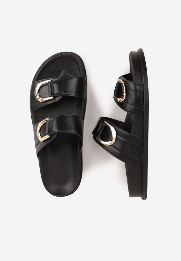 Born2be - Czarne Klapki Ozdobione Dwoma Klamrami Sthosaildy. Okazja: na spacer. Kolor: czarny. Materiał: satyna. Wzór: aplikacja. Sezon: lato. Styl: boho, elegancki