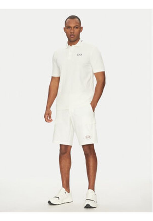 EA7 Emporio Armani Szorty sportowe 7M000196 AF13554 U0005 Biały Regular Fit. Kolor: biały. Materiał: syntetyk. Styl: sportowy