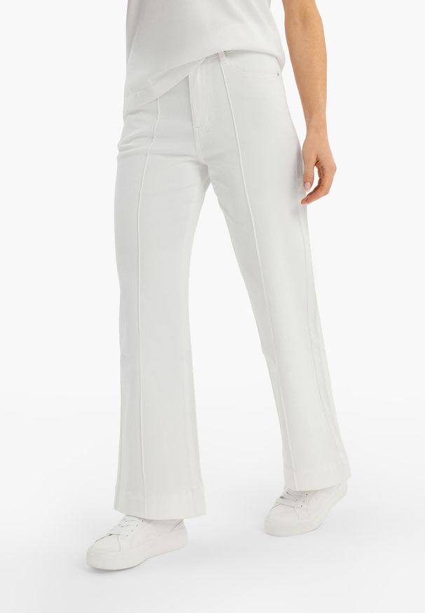 Volcano - Kremowe jeansy z szeroką nogawką D-QUIZY. Okazja: na co dzień. Stan: podwyższony. Kolor: kremowy. Styl: casual, klasyczny