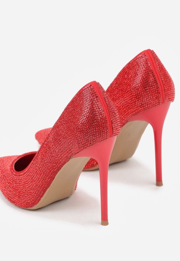 Born2be - Czerwone Szpilki w Eleganckim Stylu z Cyrkoniami Arweda. Okazja: na co dzień. Kolor: czerwony. Obcas: na szpilce. Styl: elegancki