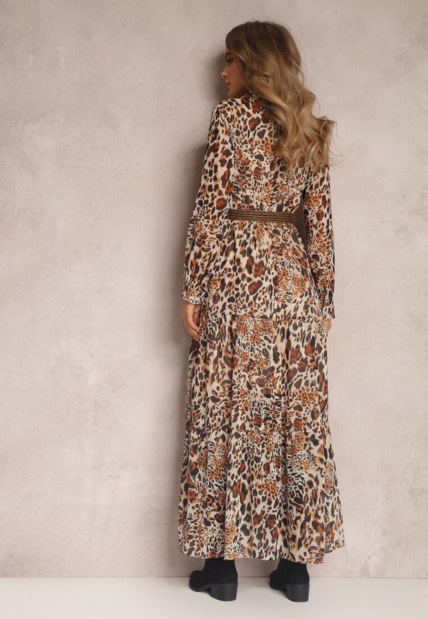 Renee - Brązowo-Beżowa Sukienka Hellanassa. Kolor: beżowy. Długość rękawa: długi rękaw. Wzór: motyw zwierzęcy, nadruk, aplikacja. Typ sukienki: kopertowe. Styl: elegancki. Długość: maxi