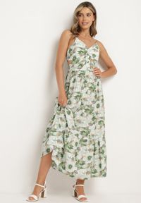 Born2be - Jasnozielona Sukienka w Kwiaty na Regulowanych Ramiączkach z Rozcięciami i Ozdobnymi Guzikami Dimllie. Okazja: na co dzień. Typ kołnierza: dekolt w serek. Kolor: zielony. Długość rękawa: na ramiączkach. Wzór: kwiaty. Typ sukienki: rozkloszowane. Styl: casual, elegancki #5