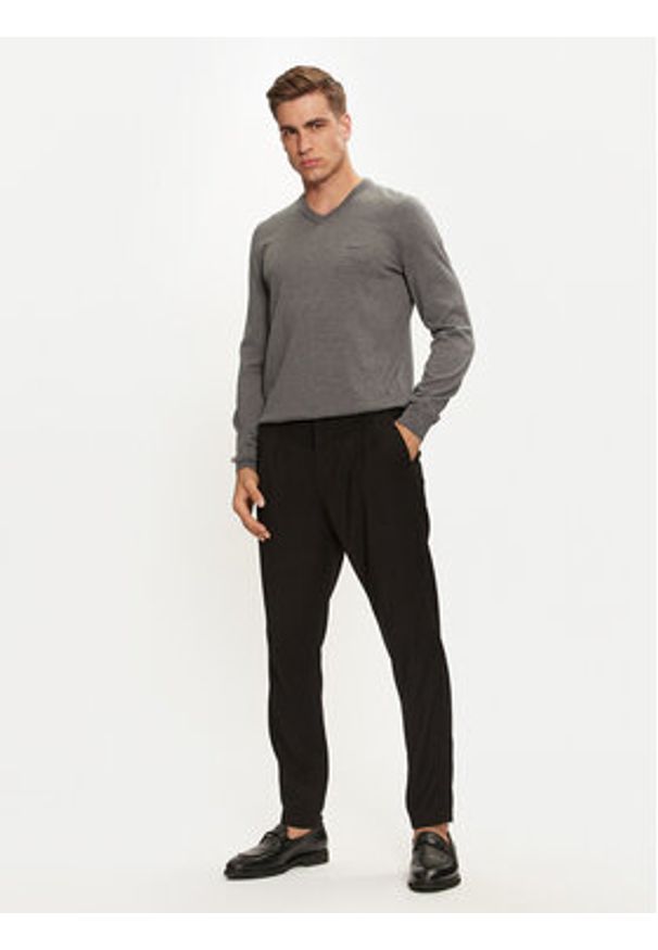 BOSS - Boss Sweter Baram-L 50476363 Szary Regular Fit. Kolor: szary. Materiał: wełna