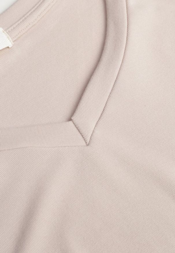 Renee - Beżowy Wiskozowy T-shirt z Dekoltem V Eupharis. Okazja: na co dzień. Typ kołnierza: dekolt w kształcie V. Kolor: beżowy. Materiał: wiskoza. Styl: elegancki, casual