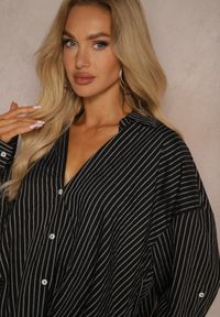 Renee - Czarna Koszula z Dodatkiem Bawełny Ozdobiona Paskami Meridria. Okazja: na spotkanie biznesowe. Kolor: czarny. Materiał: bawełna. Długość rękawa: długi rękaw. Długość: długie. Wzór: aplikacja. Styl: klasyczny, elegancki, biznesowy #5