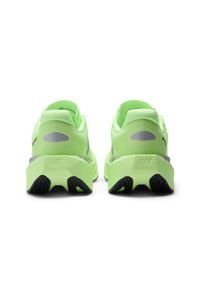 Buty damskie New Balance FuelCell Rebel v5 WFCXLZ5 – zielone. Kolor: zielony. Materiał: guma, materiał, syntetyk. Szerokość cholewki: normalna. Wzór: geometria. Sport: bieganie, fitness #4