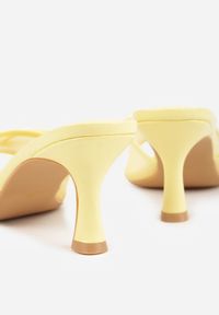 Renee - Żółte Klapki na Szpilce z Siateczkową Cholewką i Kokardą Brefia. Okazja: na co dzień. Kolor: żółty. Materiał: tiul. Obcas: na szpilce. Styl: casual. Wysokość obcasa: średni #7