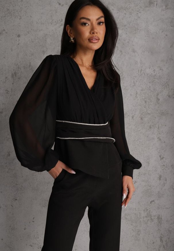 Renee - Czarna Bluzka VICES w Kopertowym Stylu z Luźnymi Transparentnymi Rękawami i Dekoltem V Inge. Okazja: na co dzień. Kolor: czarny. Materiał: jeans. Styl: casual, elegancki