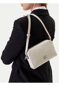 Calvin Klein Jeans Torebka Minimal Monogram Camera Bag 20 LV04K3162G Écru. Materiał: skórzane