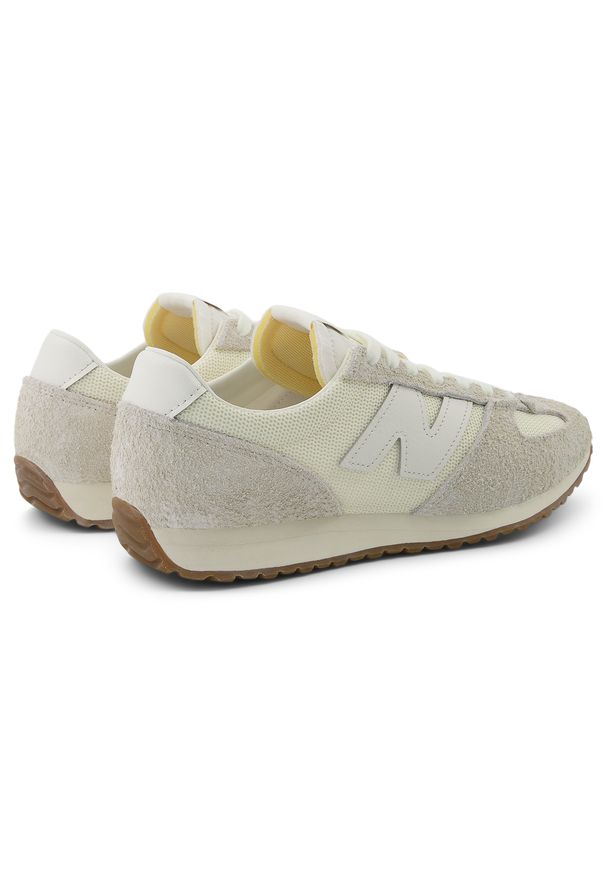 Buty unisex New Balance U471KAB – beżowe. Kolor: beżowy. Materiał: syntetyk, materiał, zamsz. Szerokość cholewki: normalna. Wzór: jodełka. Sezon: lato
