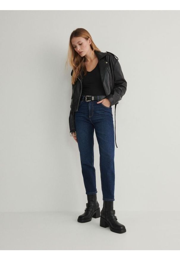 Reserved - Jeansy mom fit - granatowy. Kolor: niebieski