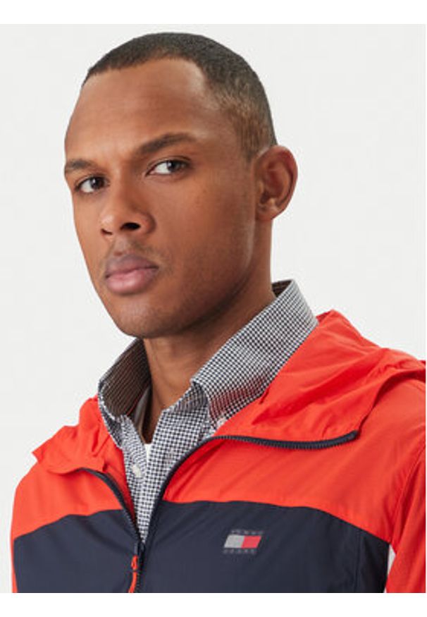 Tommy Jeans Kurtka przejściowa DM0DM23112 Granatowy Regular Fit. Kolor: niebieski. Materiał: syntetyk