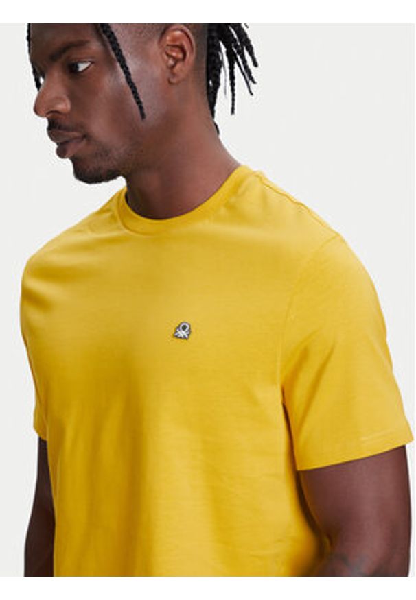 United Colors of Benetton - United Colors Of Benetton T-Shirt 3MI5J1AF7 Żółty Regular Fit. Kolor: żółty. Materiał: bawełna
