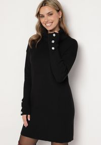 Born2be - Czarna Sukienka z Golfem Bawełną i Wełną Ozdobiona Guzikami Ilathor. Okazja: na co dzień. Typ kołnierza: golf. Kolor: czarny. Materiał: wełna, bawełna. Długość rękawa: długi rękaw. Wzór: aplikacja. Typ sukienki: proste. Styl: klasyczny, casual, elegancki #6